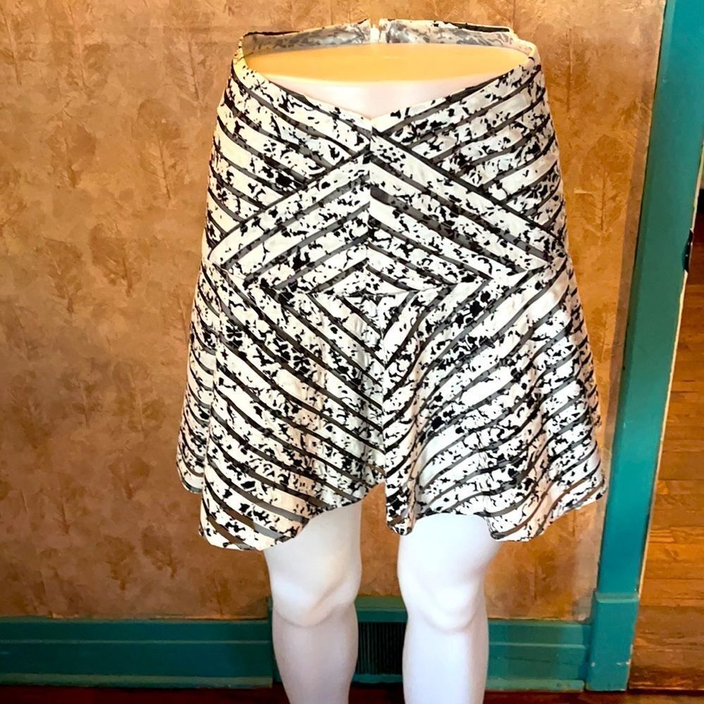 Parker Sz 4 💯 Silk Designer Style Layered Skirt